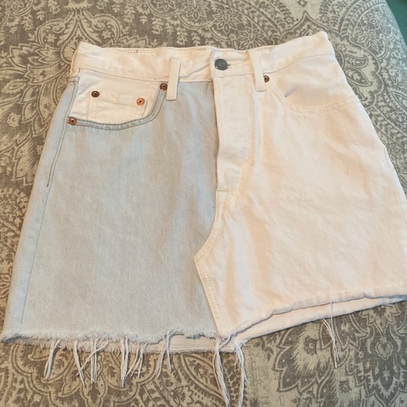 Denim duo shorts and skirt (Levi)  with frayed bottoms. - Picture 5 of 8